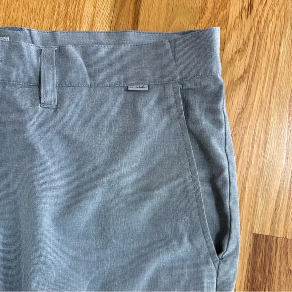 Travis Mathew Shorts Men 36 Grey Golf Casual Performance Stretch - Picture 3 of 6